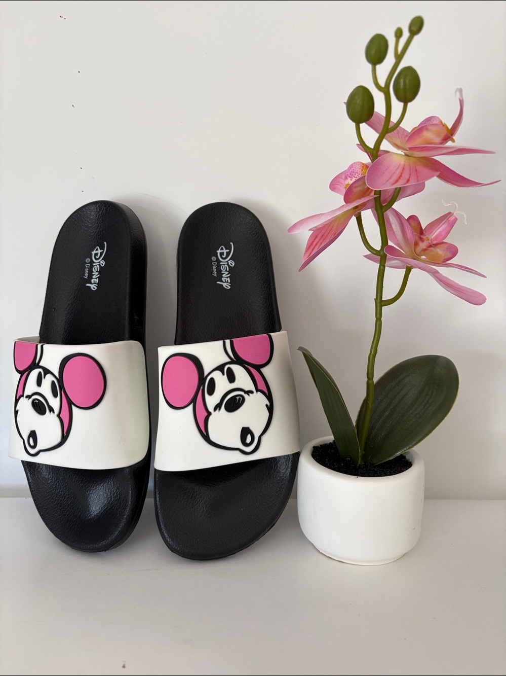 NEW Disney Black, White & Pink Minnie Slide Sandals | Size 6